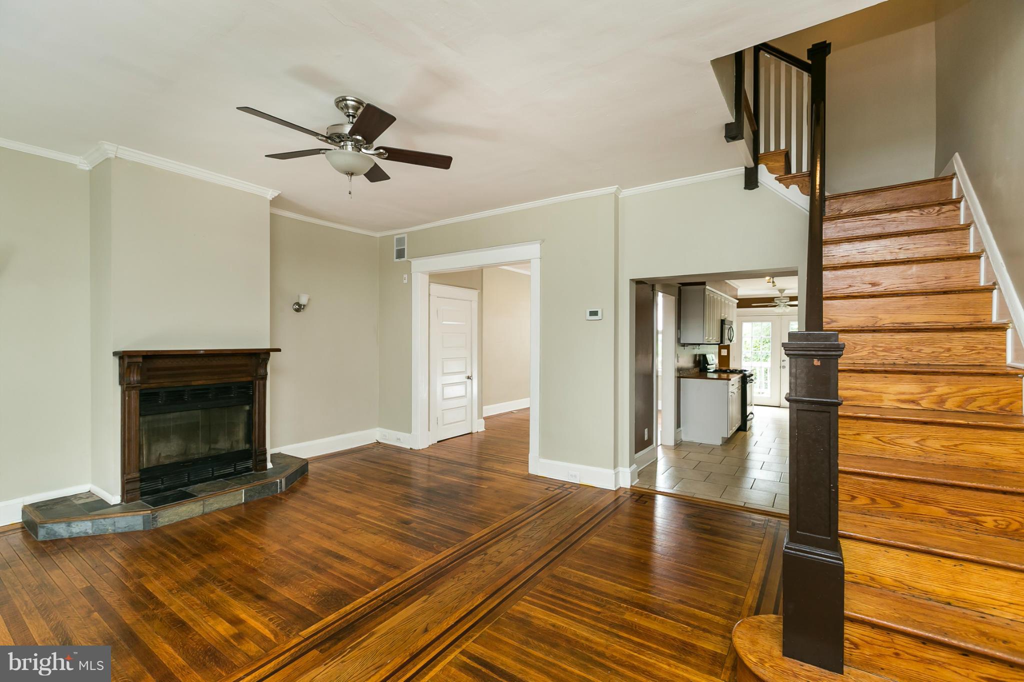 4226 Falls Road Baltimore, MD 21211 - Photo 9 of 29 Living Room