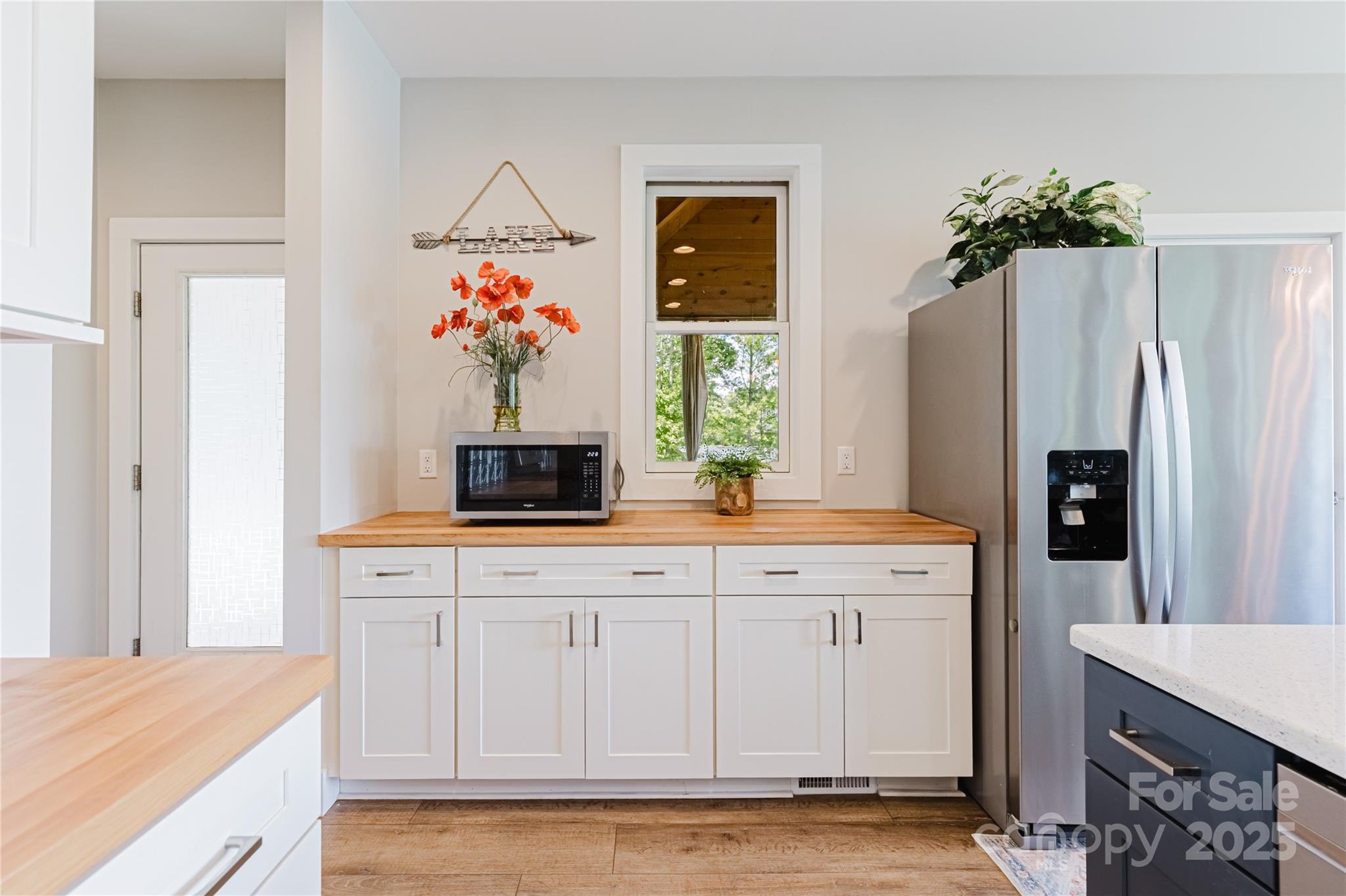 216 Alarka Point Bryson City, NC 28713 - Photo 10 of 47 a living room with stainless steel appliances kitchen island granite countertop a refrigerator and a stove