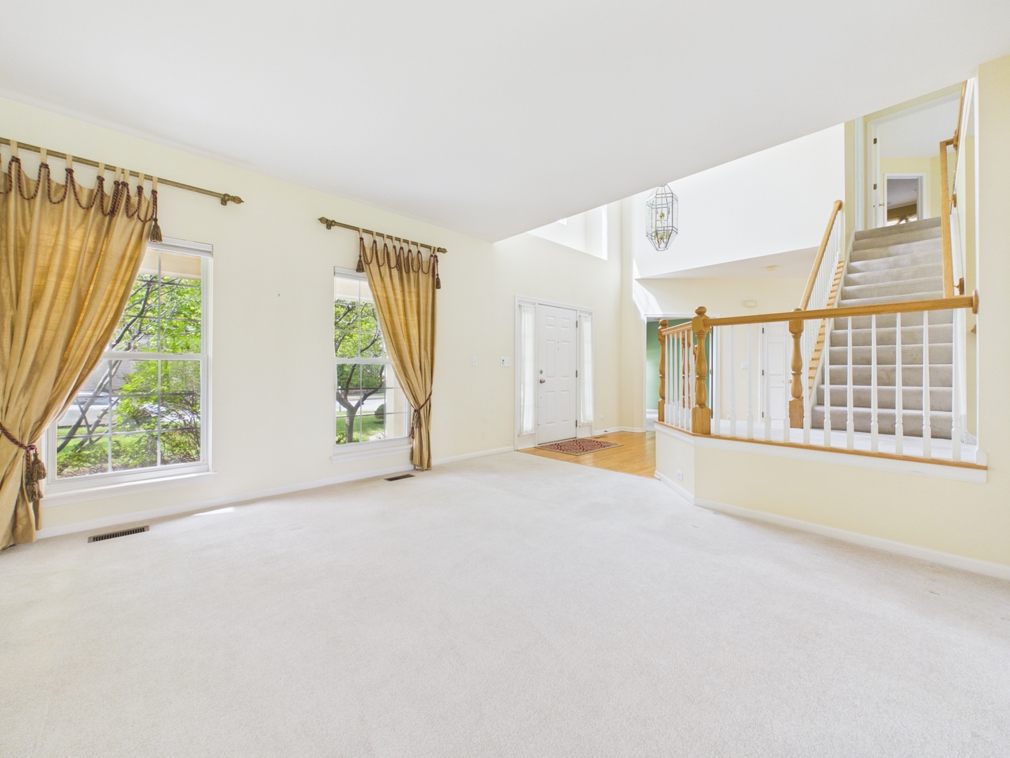7486 Abbey Road Gurnee, IL 60031 - Photo 6 of 35 an empty room with windows