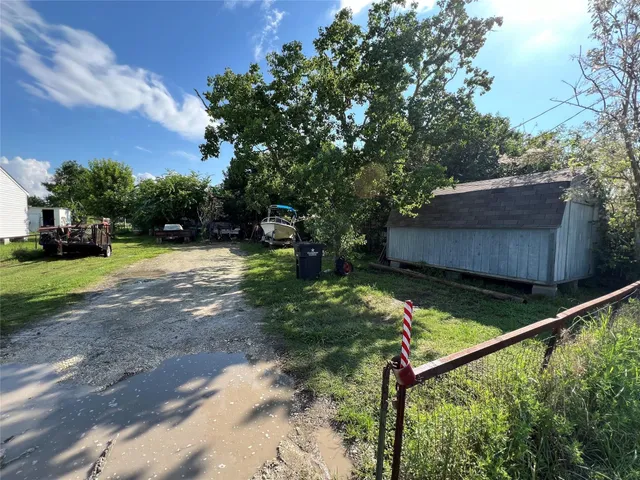 $165,000 | 2416 East Bay Shore Drive, Dickinson, TX 77539