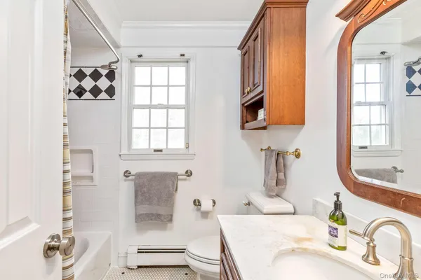 $949,000 | 27 Richie Court North, St. James, NY 11780