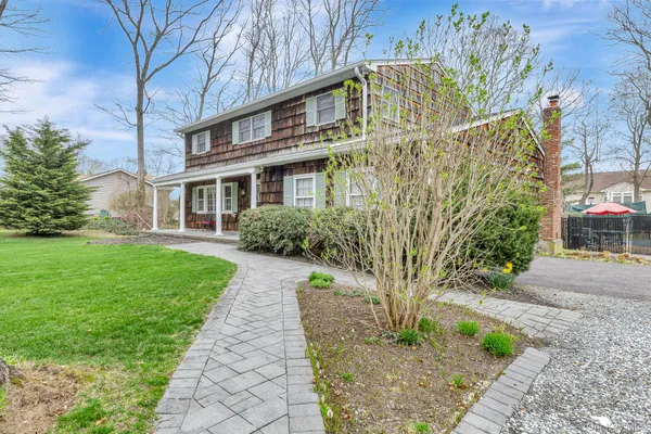 $949,000 | 27 Richie Court North, St. James, NY 11780