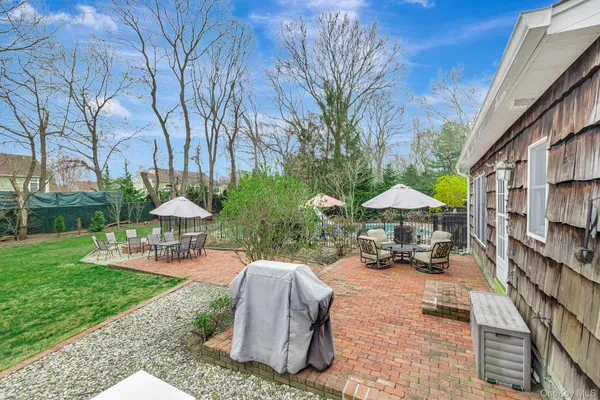 $949,000 | 27 Richie Court North, St. James, NY 11780
