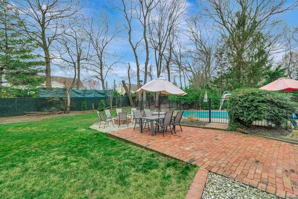 $949,000 | 27 Richie Court North, St. James, NY 11780