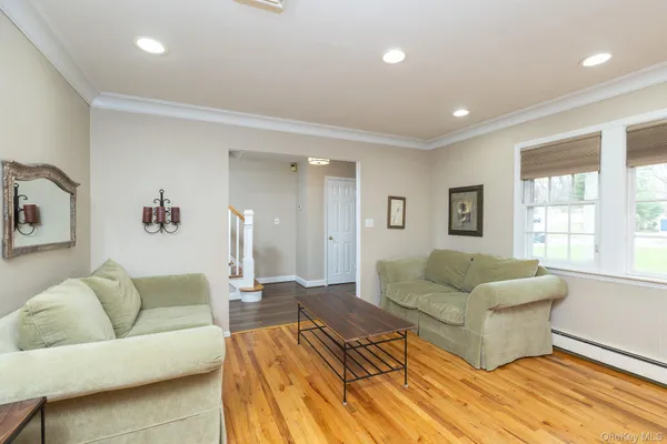 $949,000 | 27 Richie Court North, St. James, NY 11780