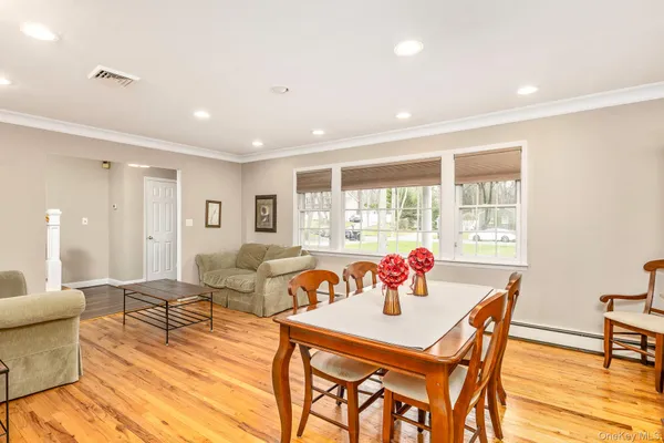 $949,000 | 27 Richie Court North, St. James, NY 11780