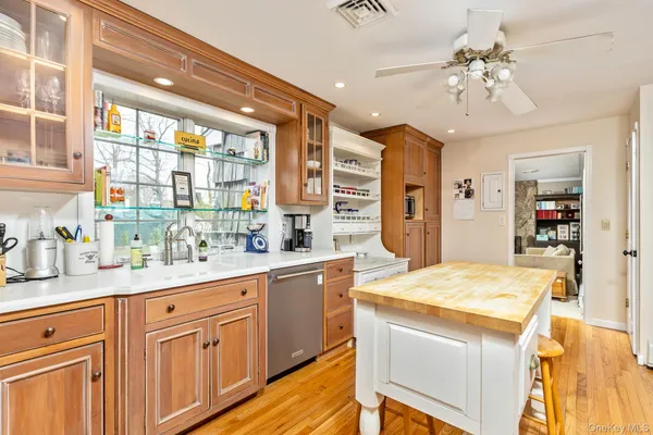 $949,000 | 27 Richie Court North, St. James, NY 11780