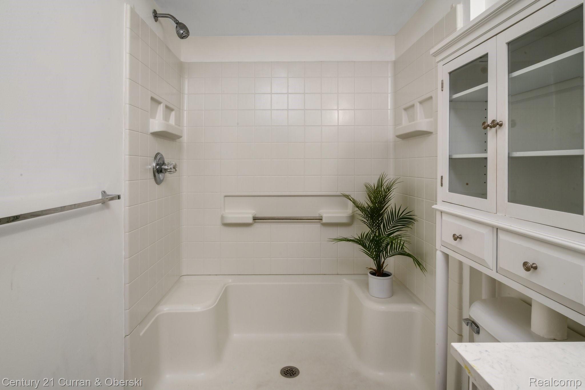 4211 Schaefer Road Dearborn, MI 48126 - Photo 16 of 28 16-web-or-mls-4211 Schaefer Road - Dearborn0012.jpg