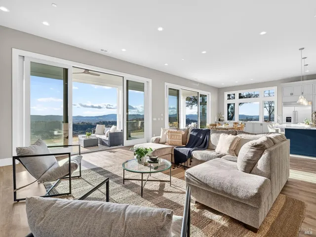 $6,495,000 | 9110 Chalk Hill Road, Healdsburg, CA 95448