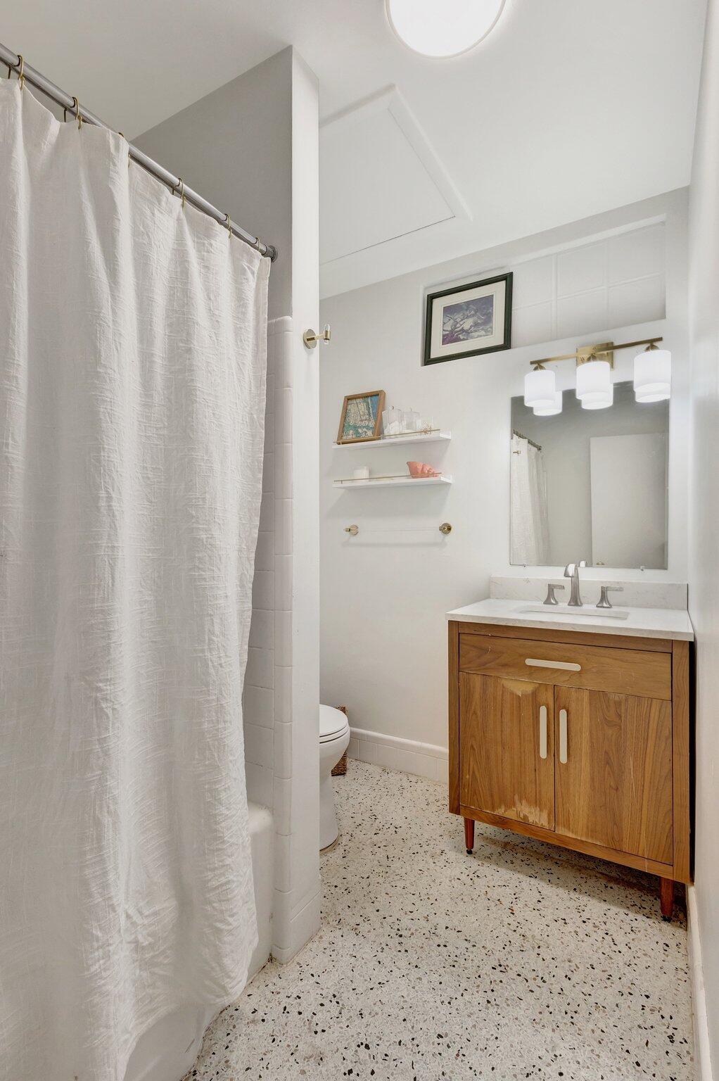 417 Inlet Road North Palm Beach, FL 33408 - Photo 24 of 52 Second Bathroom