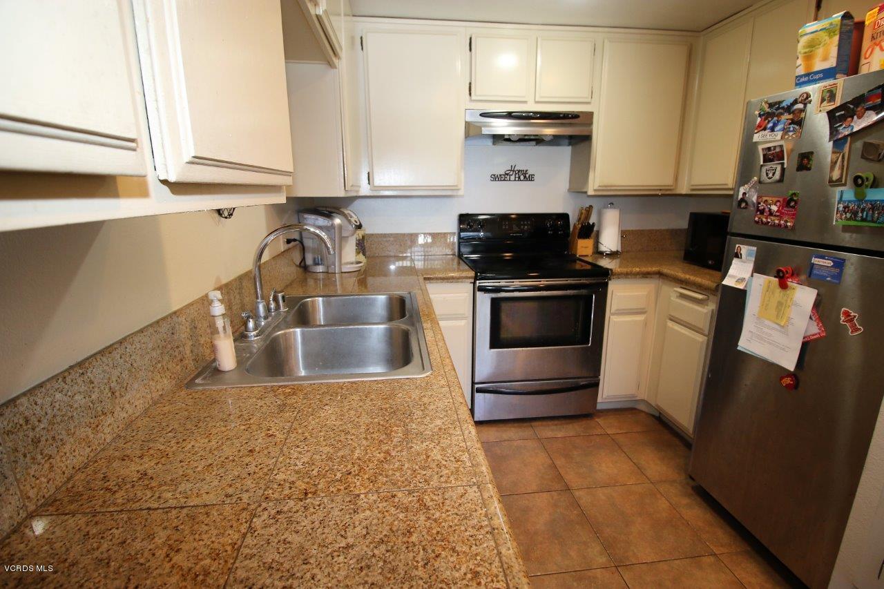 553 Spring Road, Unit 40 Moorpark, CA 93021 - Photo 5 of 15 kitcchen 2-3 spring rd