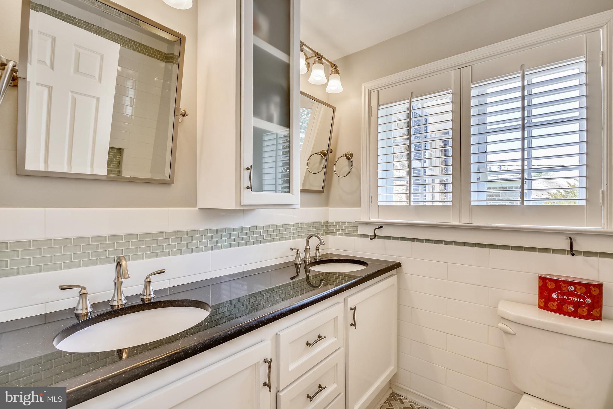 107 Croydon Road Baltimore, MD 21212 - Photo 22 of 25 Hall Bath