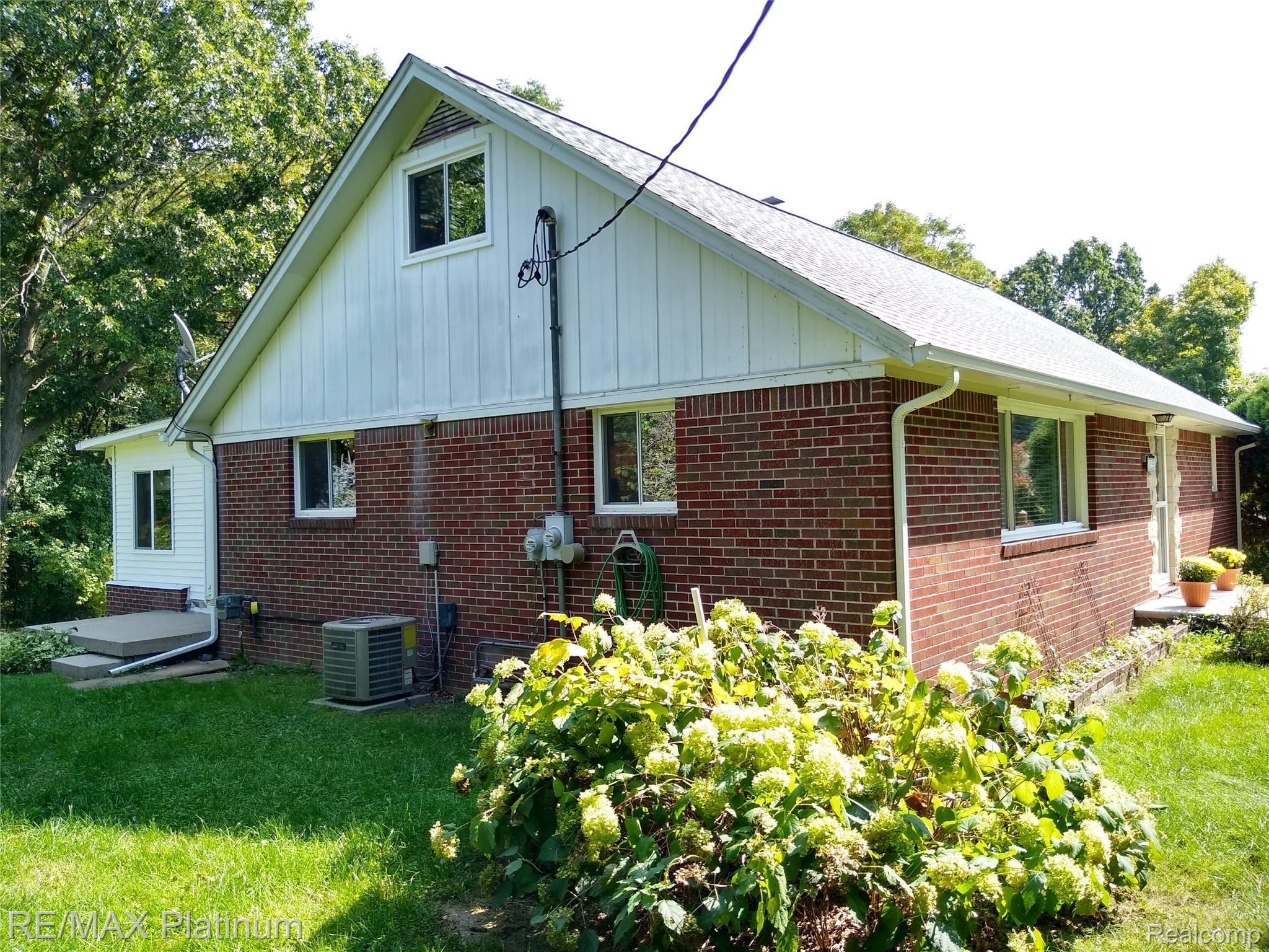 1555 Chilson Road Howell, MI 48843 - Photo 43 of 47 Northwest view of home