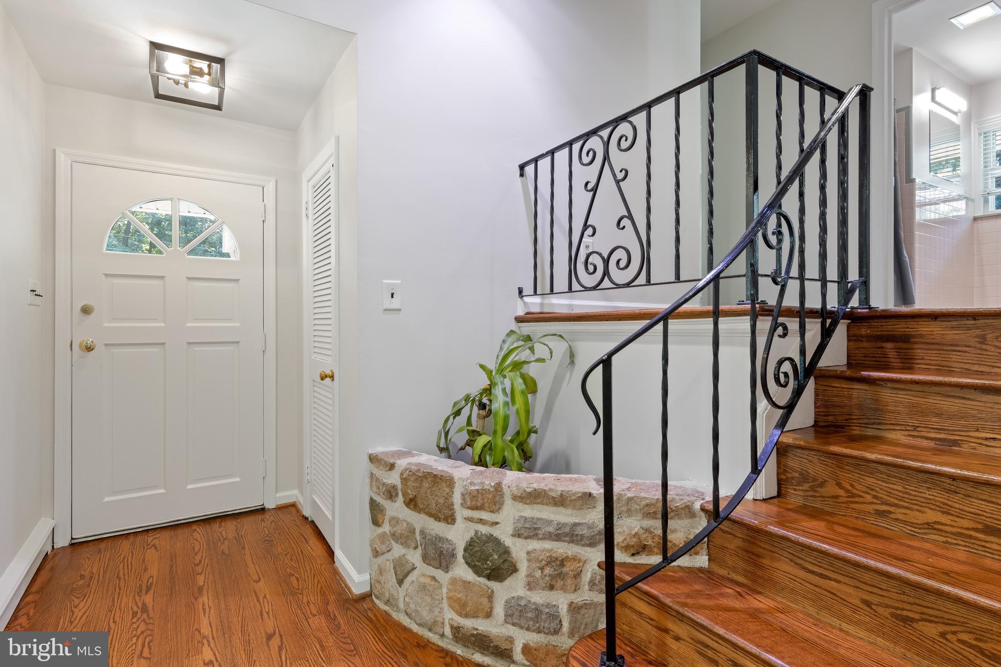 583 Weadley Road Radnor, PA 19087 - Photo 2 of 35