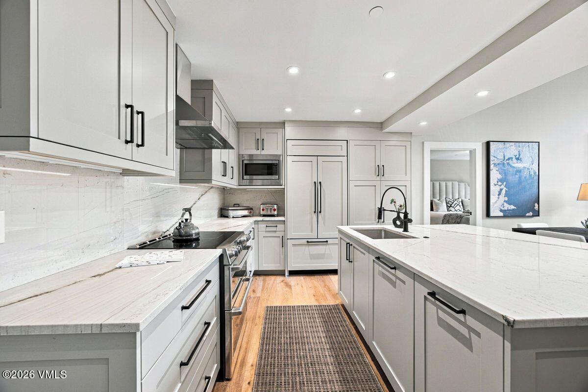 210 Offerson Road, Unit R420 Avon, CO 81620 - Photo 11 of 39 Kitchen with Wolf Appliances