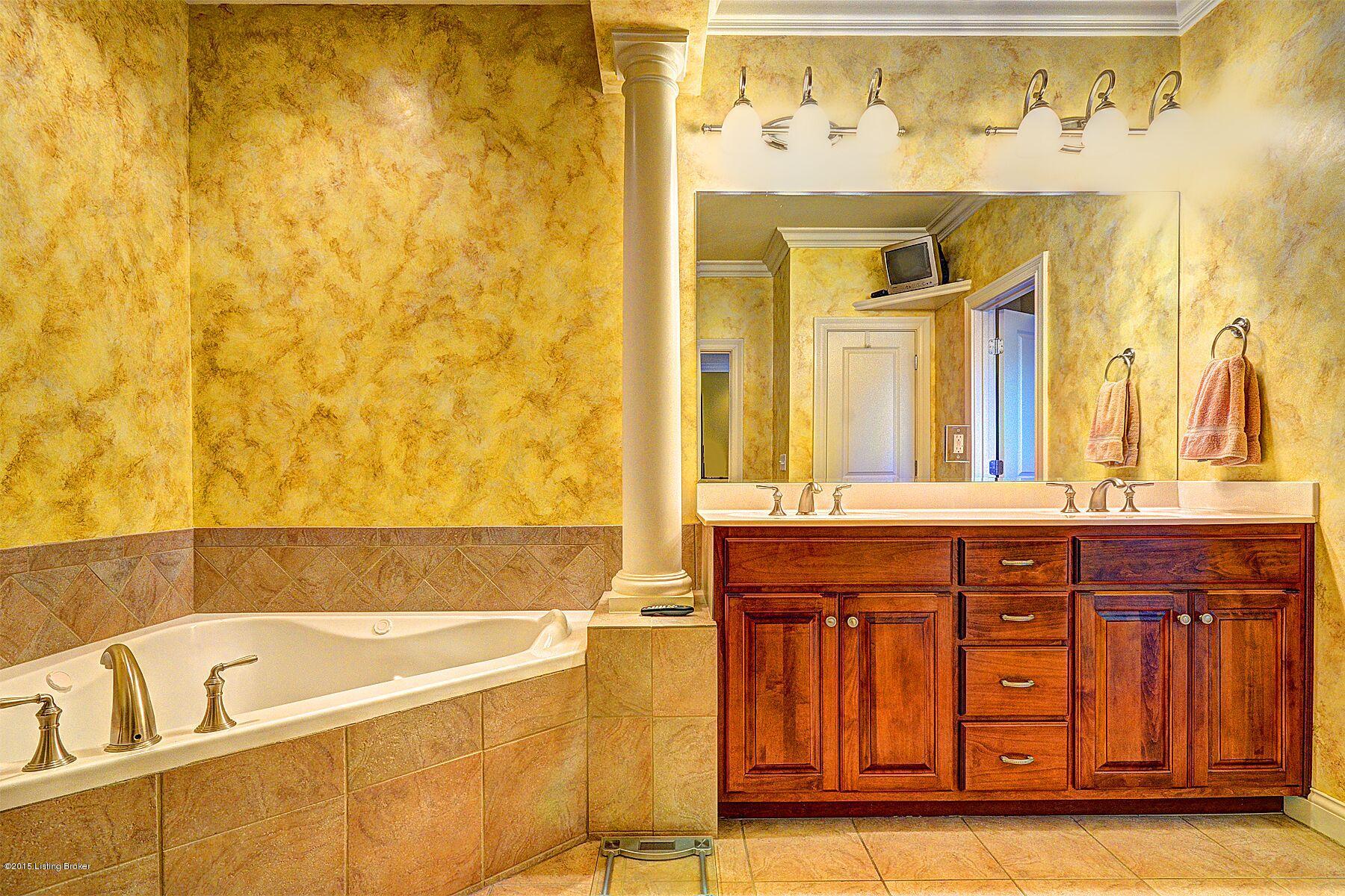 12104 Ridgeview Court Goshen, KY 40026 - Photo 33 of 52 12104RidgeviewMasterBath2
