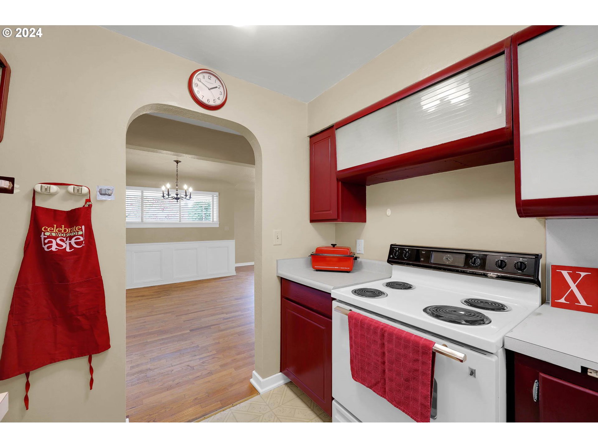 647 16th Street Springfield, OR 97477 - Photo 12 of 35 Kitchen