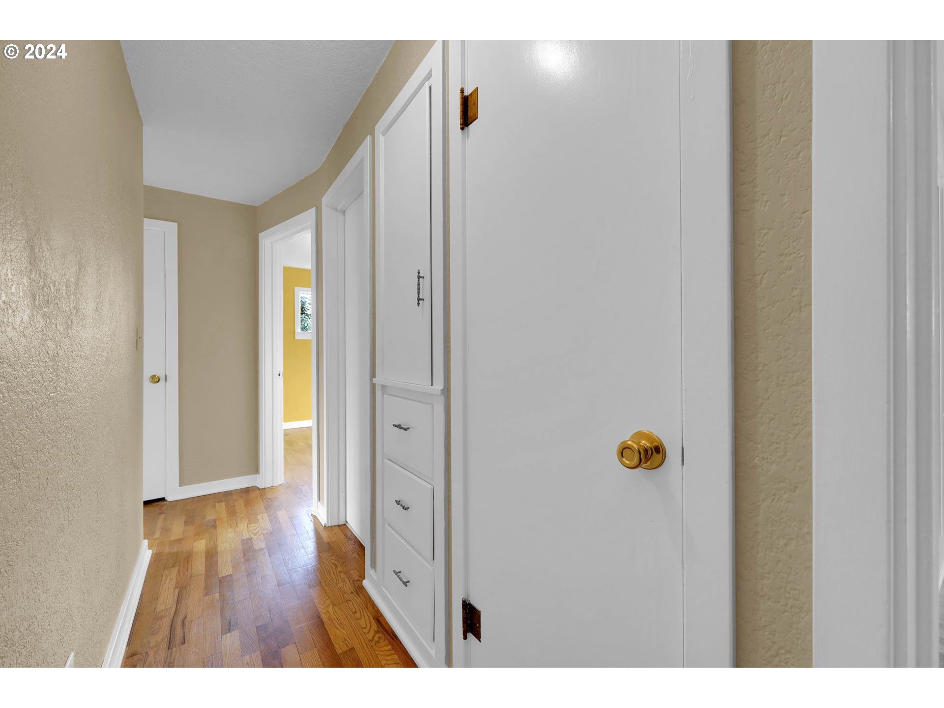 647 16th Street Springfield, OR 97477 - Photo 13 of 35 Hallway