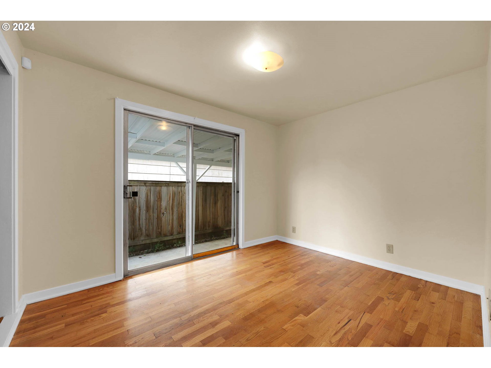 647 16th Street Springfield, OR 97477 - Photo 14 of 35 Bedroom