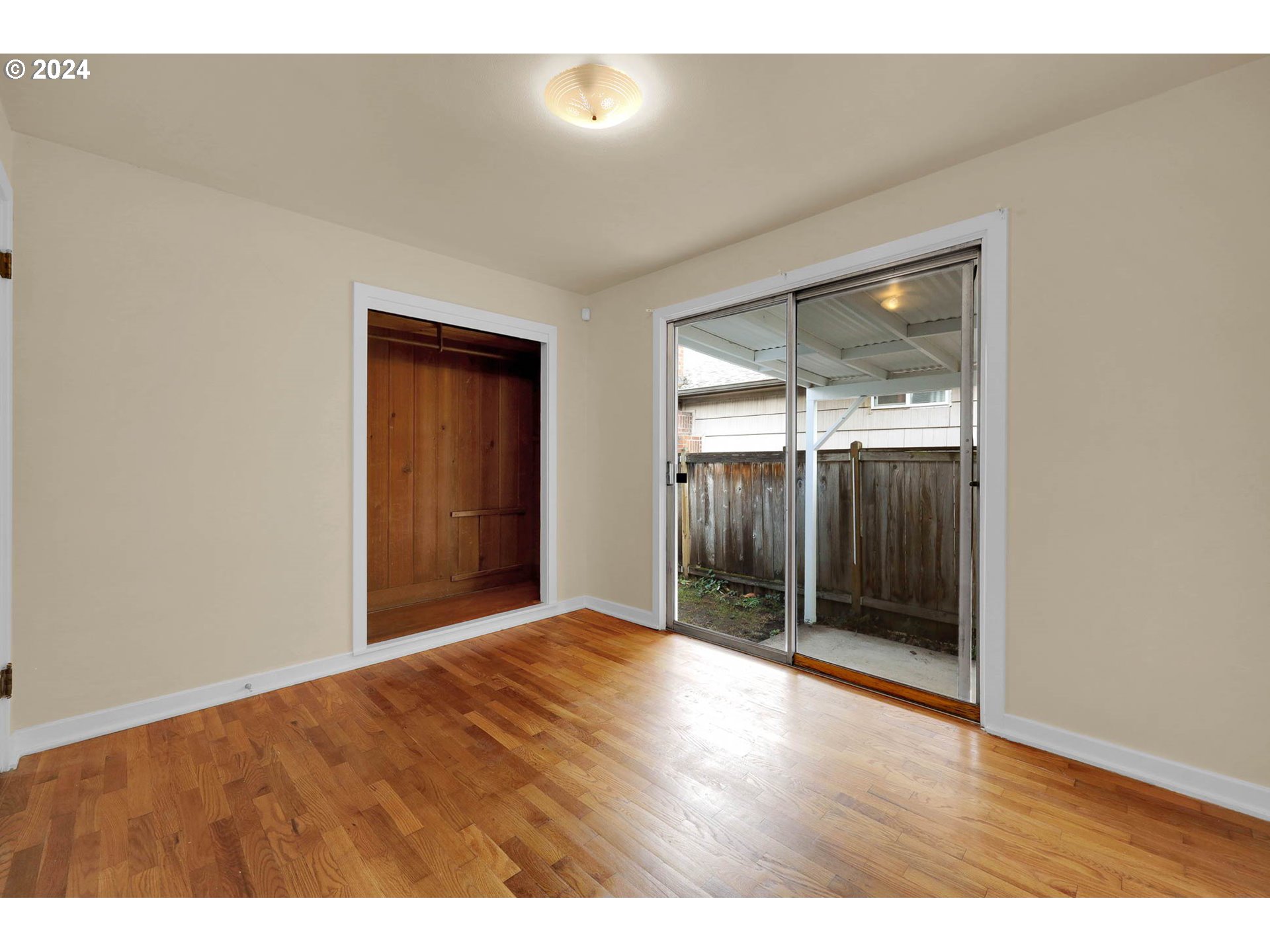 647 16th Street Springfield, OR 97477 - Photo 15 of 35 Bedroom