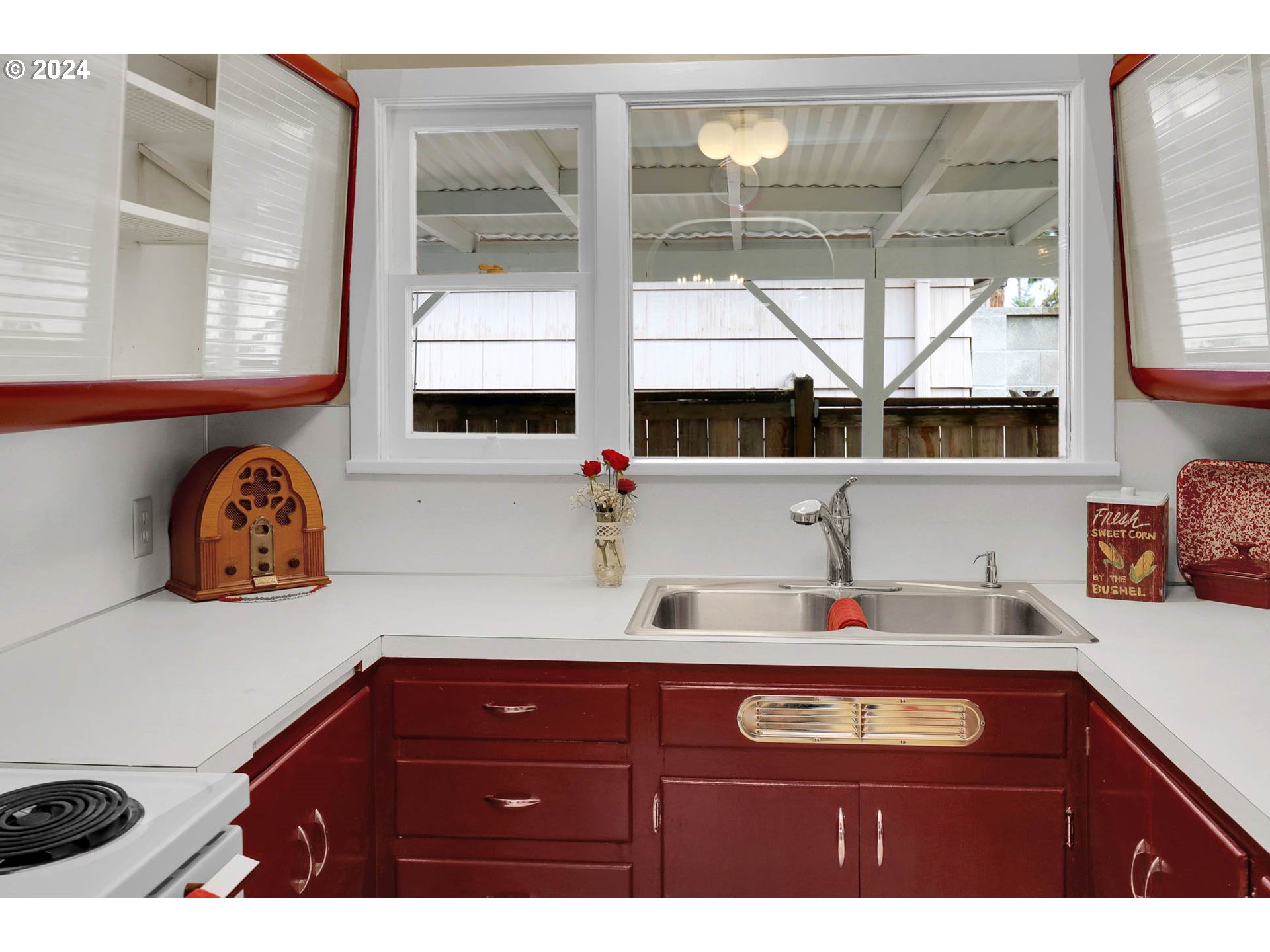 647 16th Street Springfield, OR 97477 - Photo 10 of 35 Kitchen