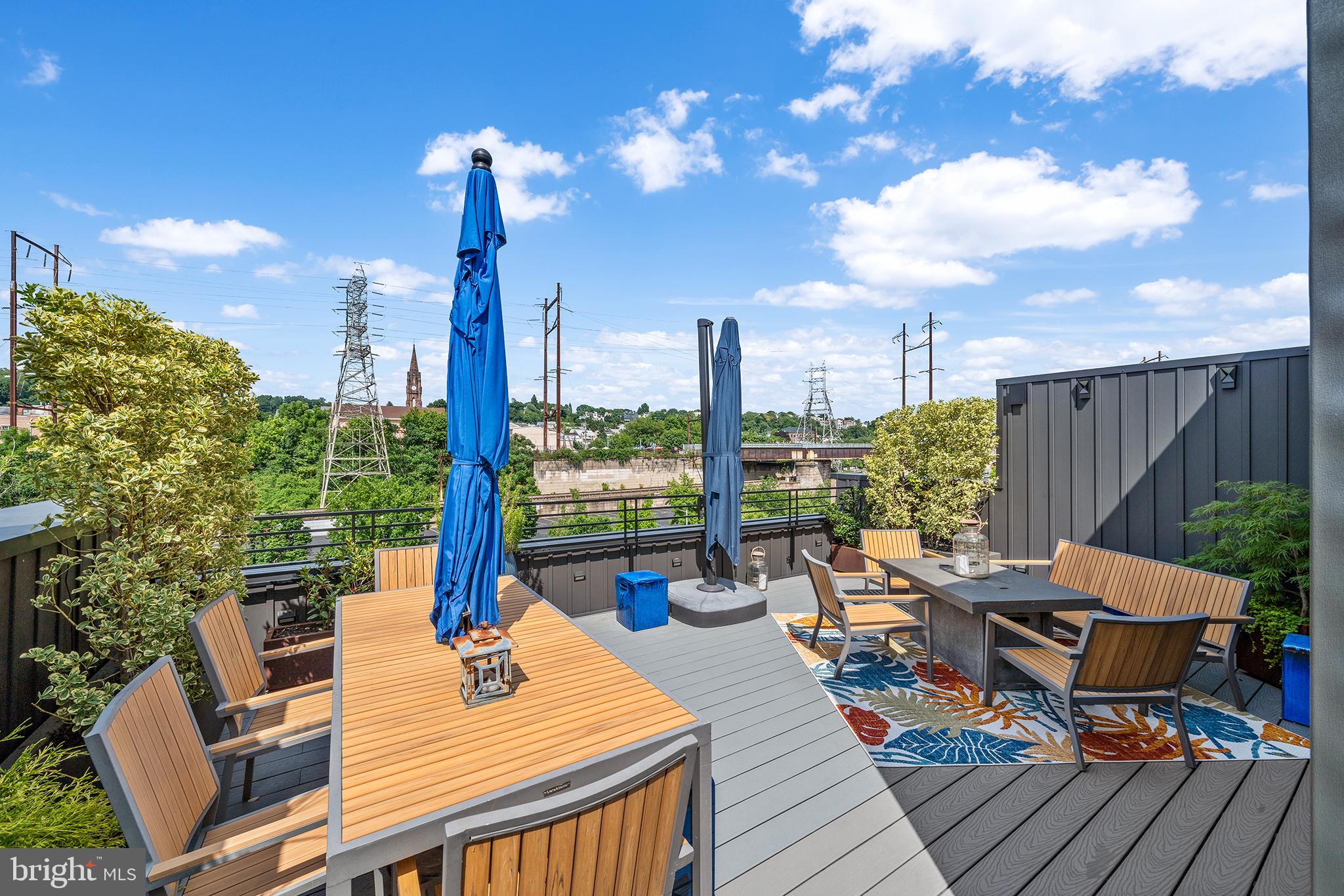 4535 Riverside Way Philadelphia, PA 19127 - Photo 41 of 43 a outdoor view with a sitting space