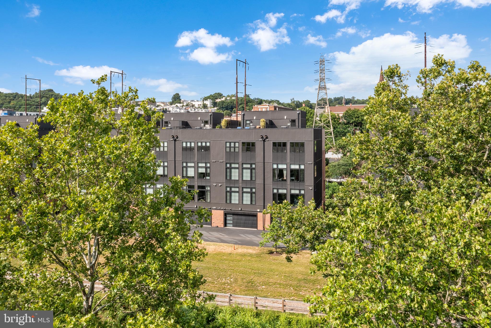 4535 Riverside Way Philadelphia, PA 19127 - Photo 5 of 43 a view of a building