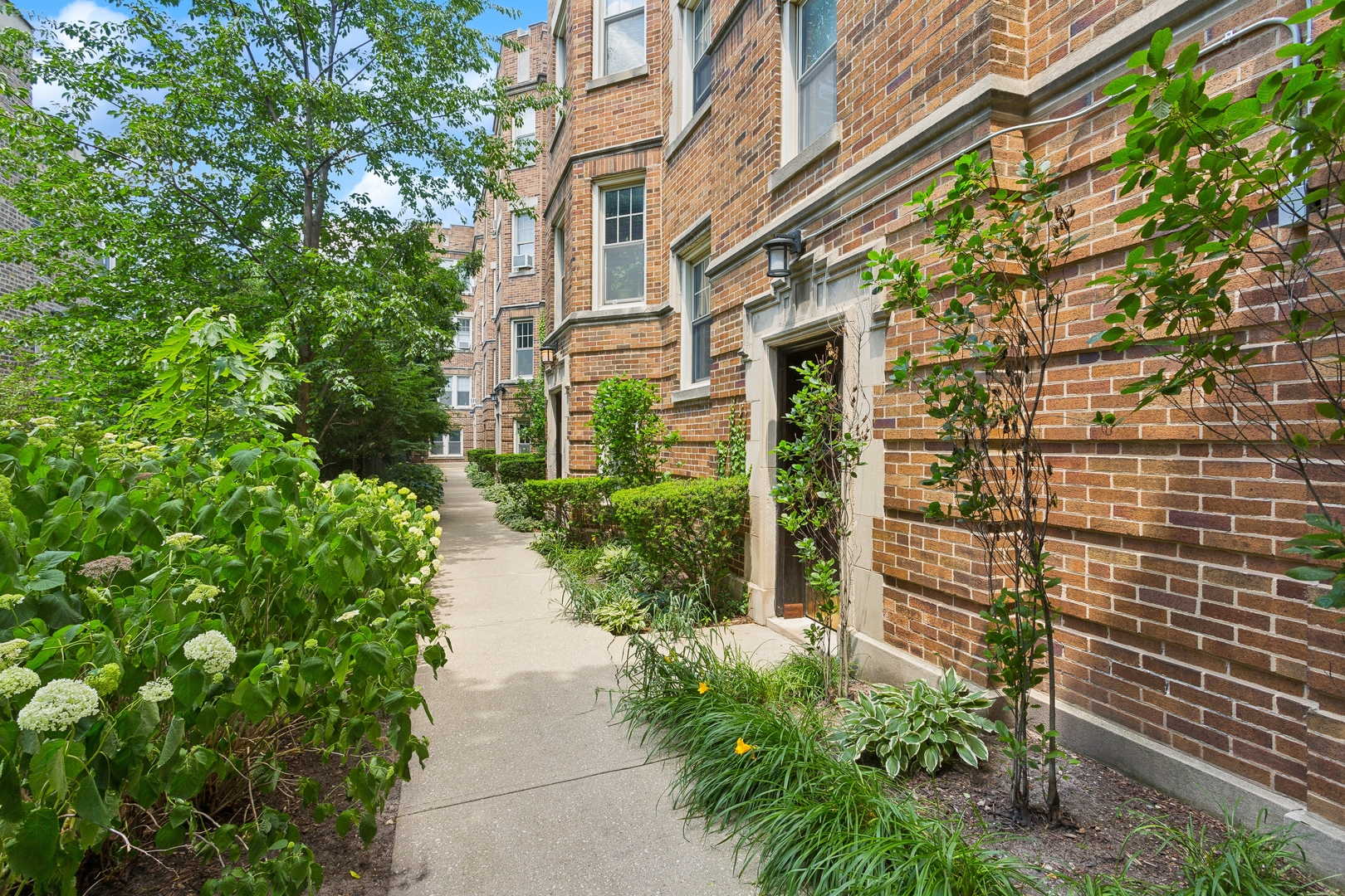 2016 West Greenleaf Ave Unit 1A