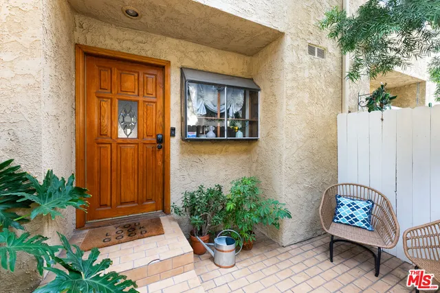 $599,000 | 10921 Morrison Street, Unit 6, North Hollywood, CA 91601