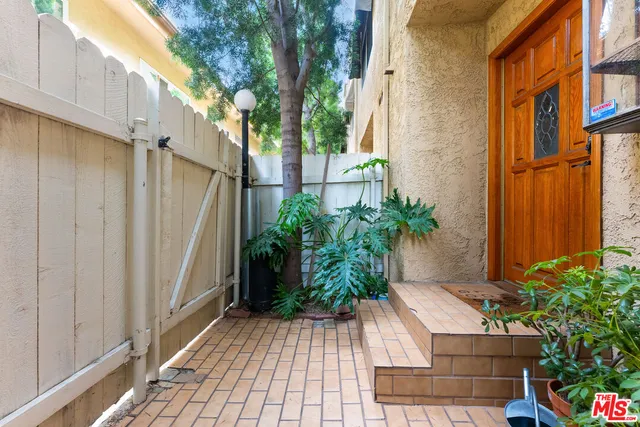 $599,000 | 10921 Morrison Street, Unit 6, North Hollywood, CA 91601