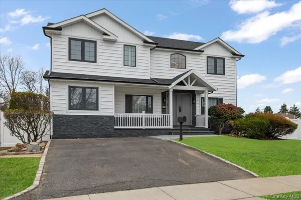 $1,680,000 | 2 Elf Road, Syosset, NY 11791