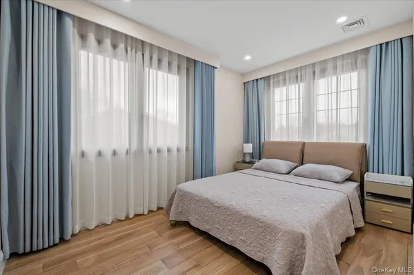 $1,680,000 | 2 Elf Road, Syosset, NY 11791