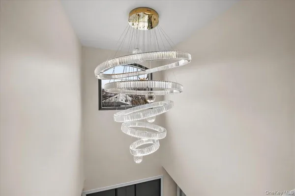 $1,680,000 | 2 Elf Road, Syosset, NY 11791