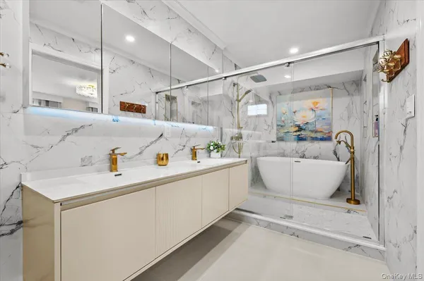 $1,680,000 | 2 Elf Road, Syosset, NY 11791