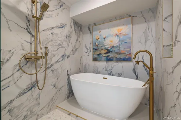 $1,680,000 | 2 Elf Road, Syosset, NY 11791