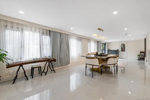 $1,595,000 | 2 Elf Road, Syosset, NY 11791