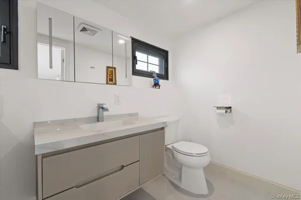 $1,680,000 | 2 Elf Road, Syosset, NY 11791