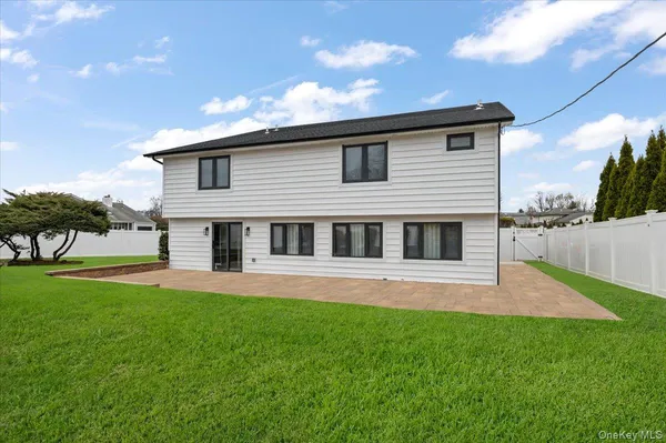 $1,680,000 | 2 Elf Road, Syosset, NY 11791