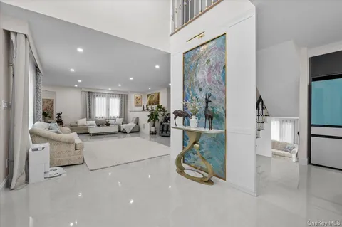 $1,680,000 | 2 Elf Road, Syosset, NY 11791