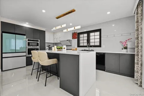 $1,680,000 | 2 Elf Road, Syosset, NY 11791