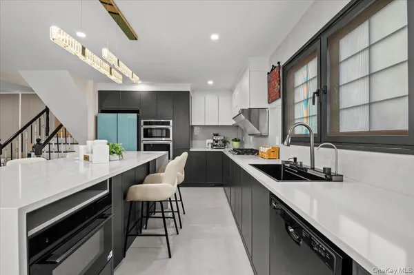 $1,680,000 | 2 Elf Road, Syosset, NY 11791