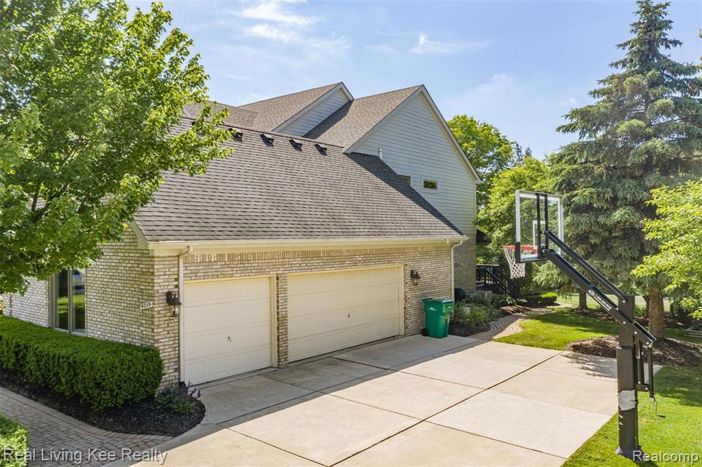 4210 Oak Tree Circle Rochester, MI 48306 - Photo 5 of 57
