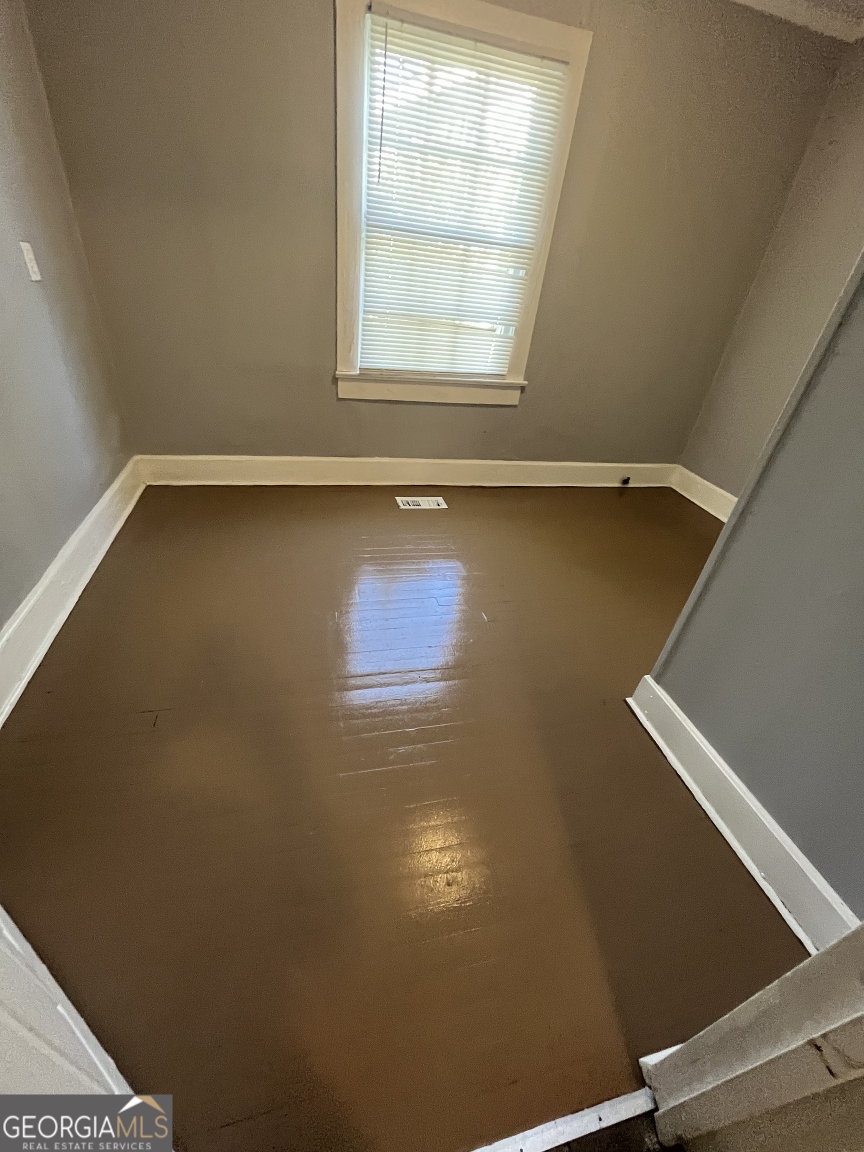 3423 Flamingo Drive Macon, GA 31206 - Photo 4 of 6 an empty room with a window