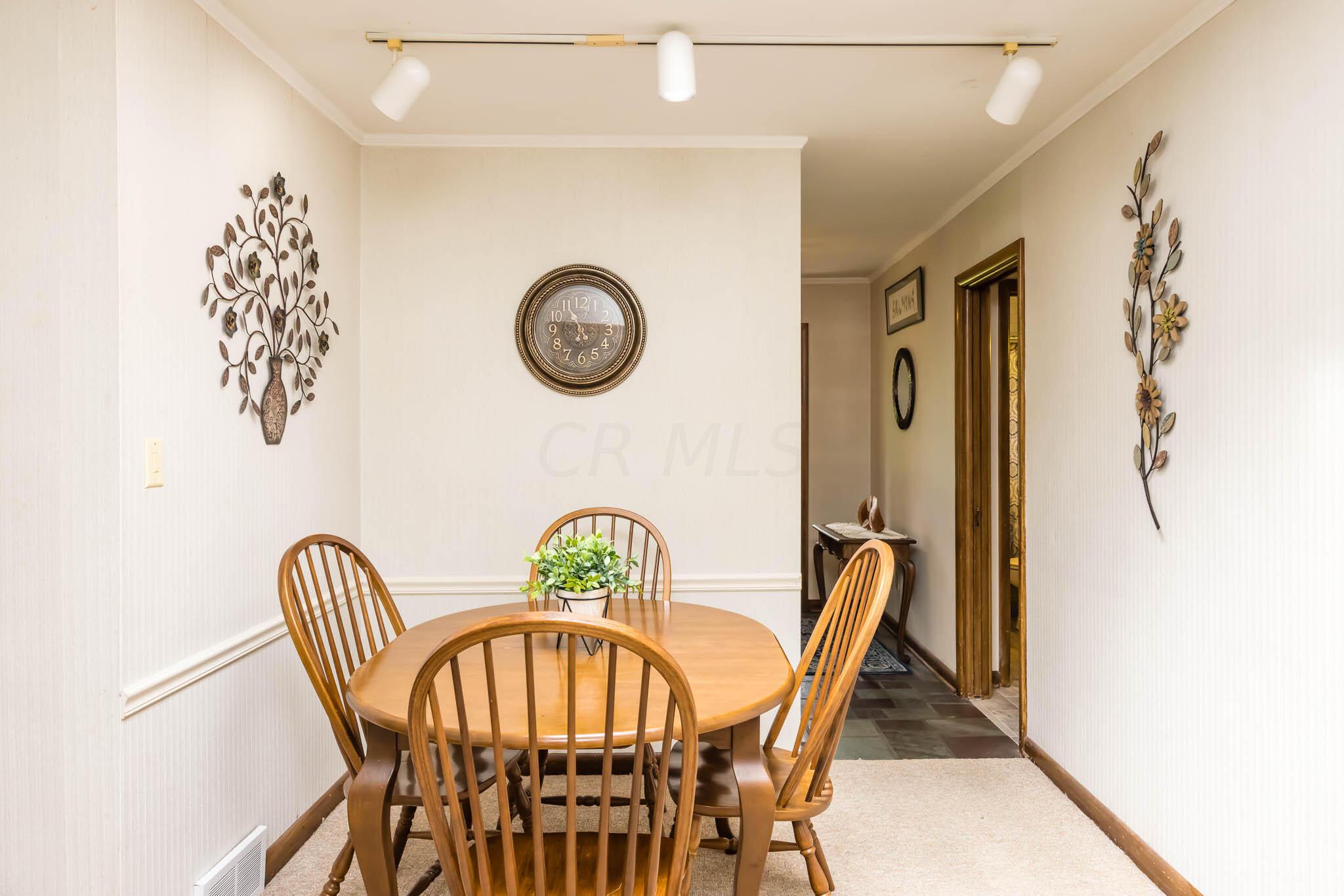 2840 Charing Road Upper Arlington, OH 43221 - Photo 24 of 39 Dining Room