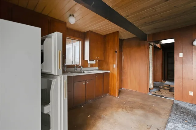 a spacious bathroom with a double vanity sink and a mirror