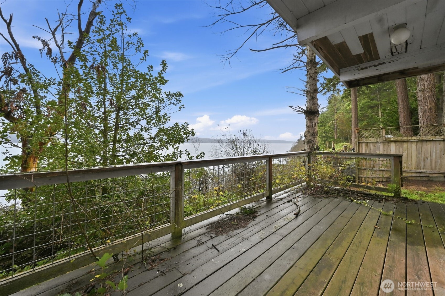 1284 Dines Point Road Greenbank, WA 98253 - Photo 5 of 23 a view of railway station with sitting area