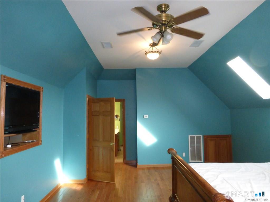 28 Frederick Street Naugatuck, CT 06770 - Photo 21 of 32