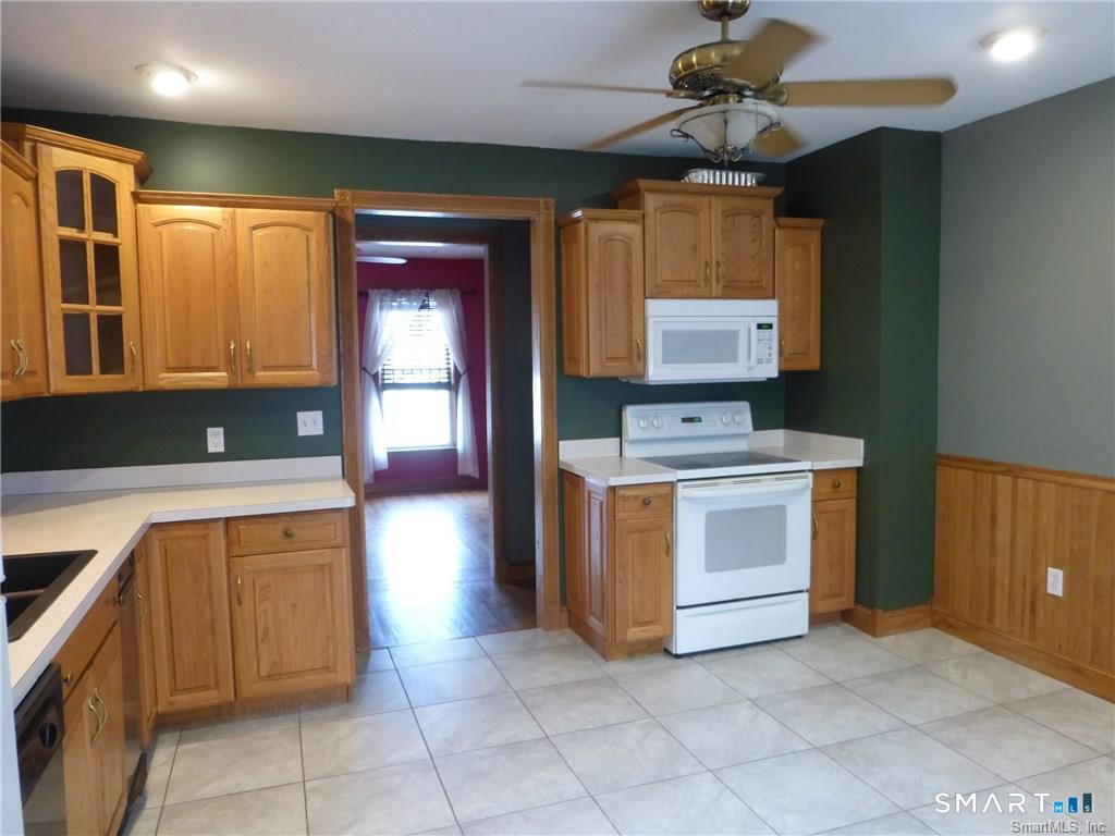 28 Frederick Street Naugatuck, CT 06770 - Photo 5 of 32