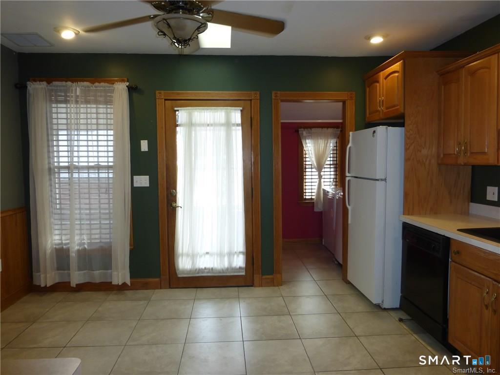 28 Frederick Street Naugatuck, CT 06770 - Photo 7 of 32