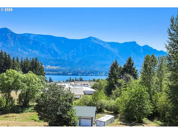 a picture of a bathroom